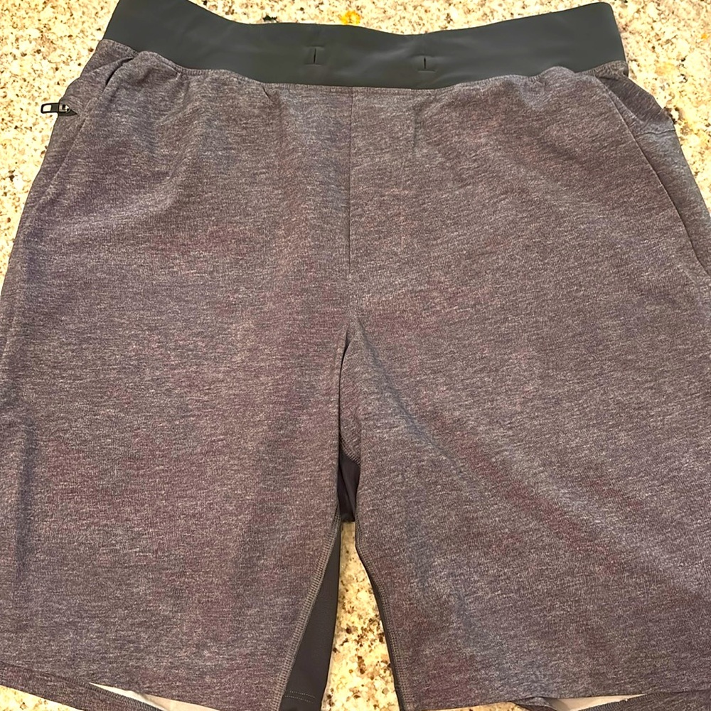 Luluemon short size M
